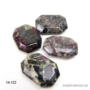 Eudialyte, pierre anti-stress à pans coupés 3,5 - 4 x 2,5 - 3 cm