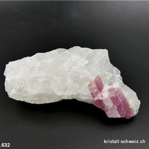 Tourmaline rose cristallisée dans quartz. Pièce unique