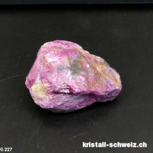 Rubin - Hornblende roh. Einzelstück 48 Gramm