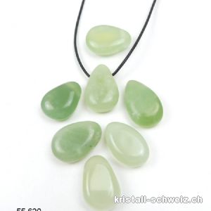 Jade Serpentin hell 2,6 - 3 cm gebohrt mit Lederband zum binden