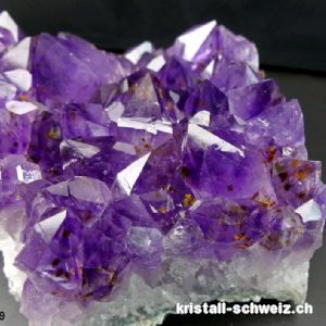 Amethyst aus Brasilien mit Goethit, Gruppe. Einzelstück 762 Gramm