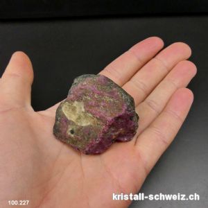 Rubin - Hornblende roh 4,2 x 4 x 3 cm. Einzelstück 83 Gramm