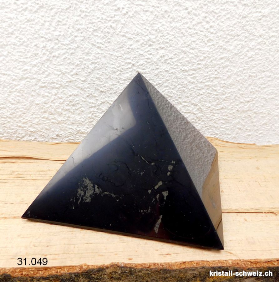 Pyramid Schungit 12 cm x H. 8 cm, 1'000 Gramm