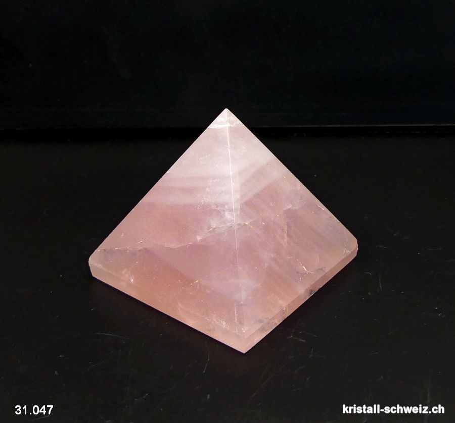 Pyramid Rosenquarz, Basis 4,4 cm x H. 3,9 cm. Unikat