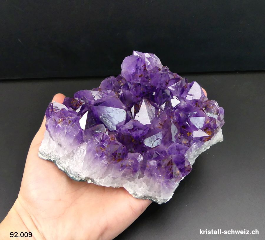 Amethyst aus Brasilien mit Goethit, Gruppe. Einzelstück 762 Gramm