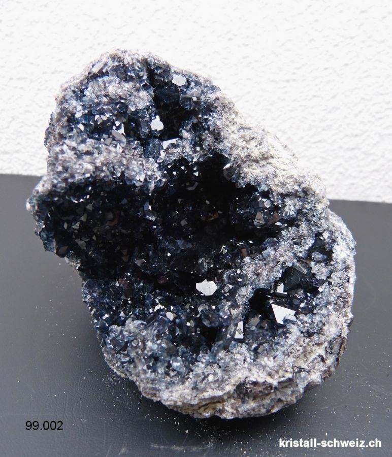 Celestite - Coelestin schwarz, Kristall mit Matrix. Einzelstück 1'660 Gramm